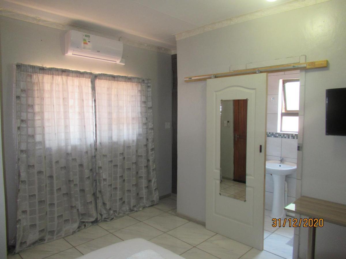 Pab-Love Guest House Kuruman Eksteriør bilde