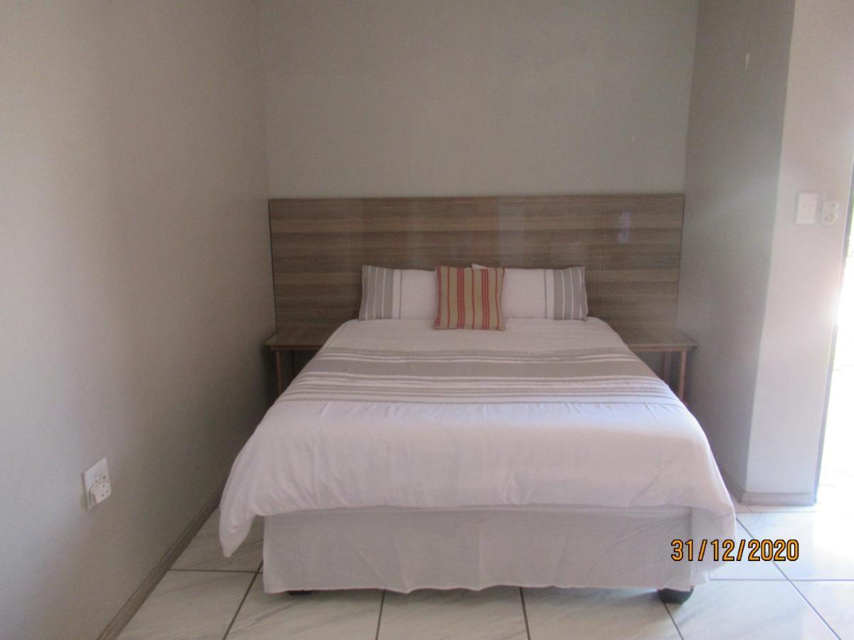 Pab-Love Guest House Kuruman Eksteriør bilde