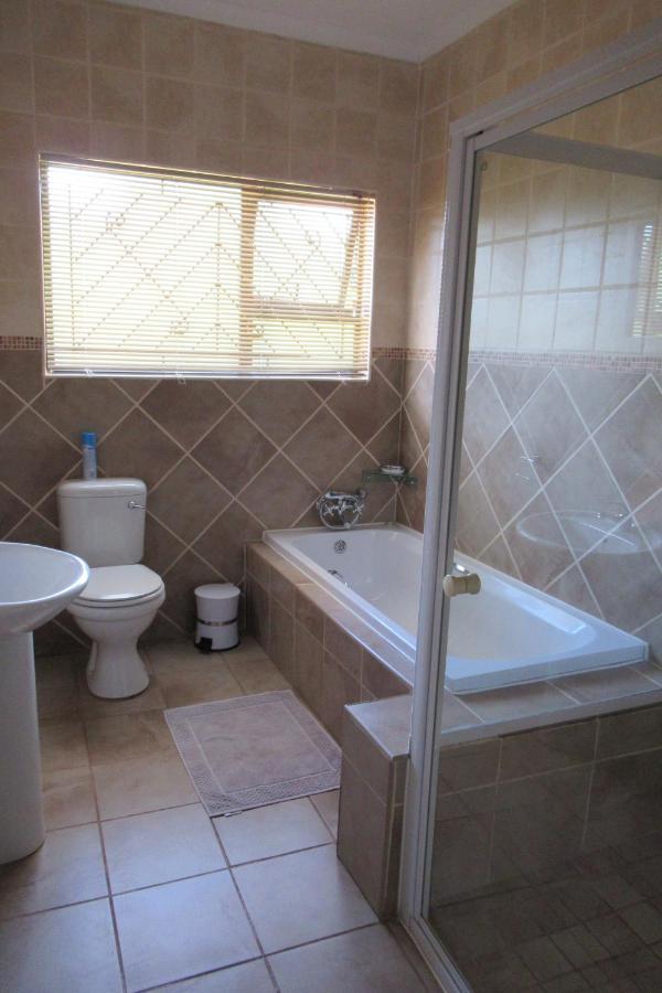 Pab-Love Guest House Kuruman Eksteriør bilde