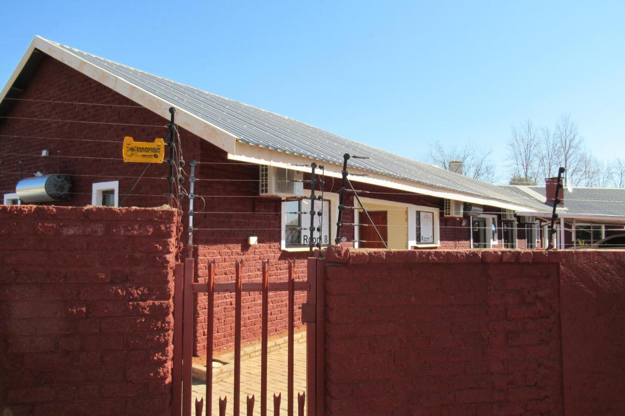 Pab-Love Guest House Kuruman Eksteriør bilde