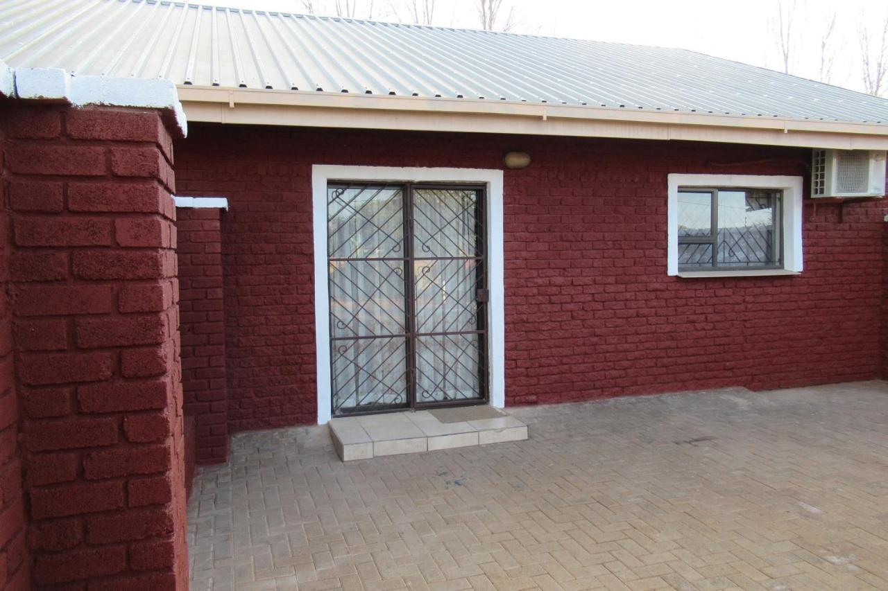 Pab-Love Guest House Kuruman Eksteriør bilde
