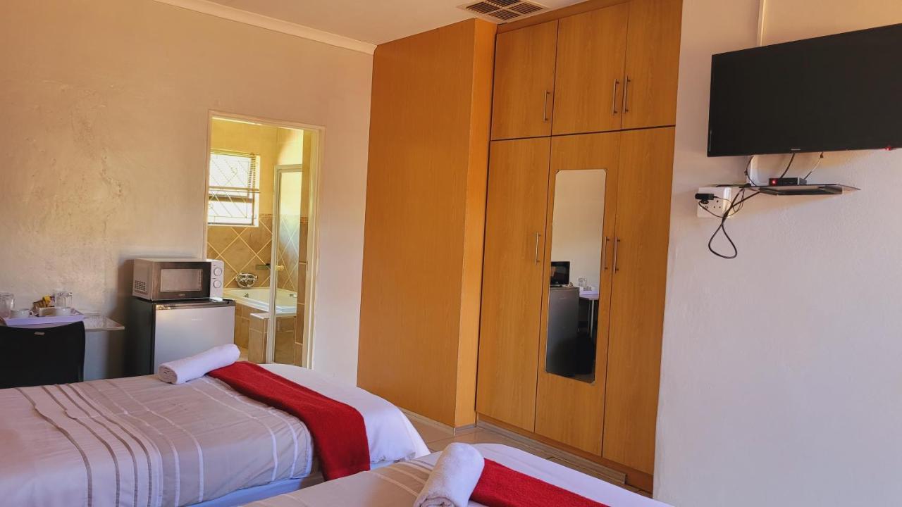 Pab-Love Guest House Kuruman Eksteriør bilde