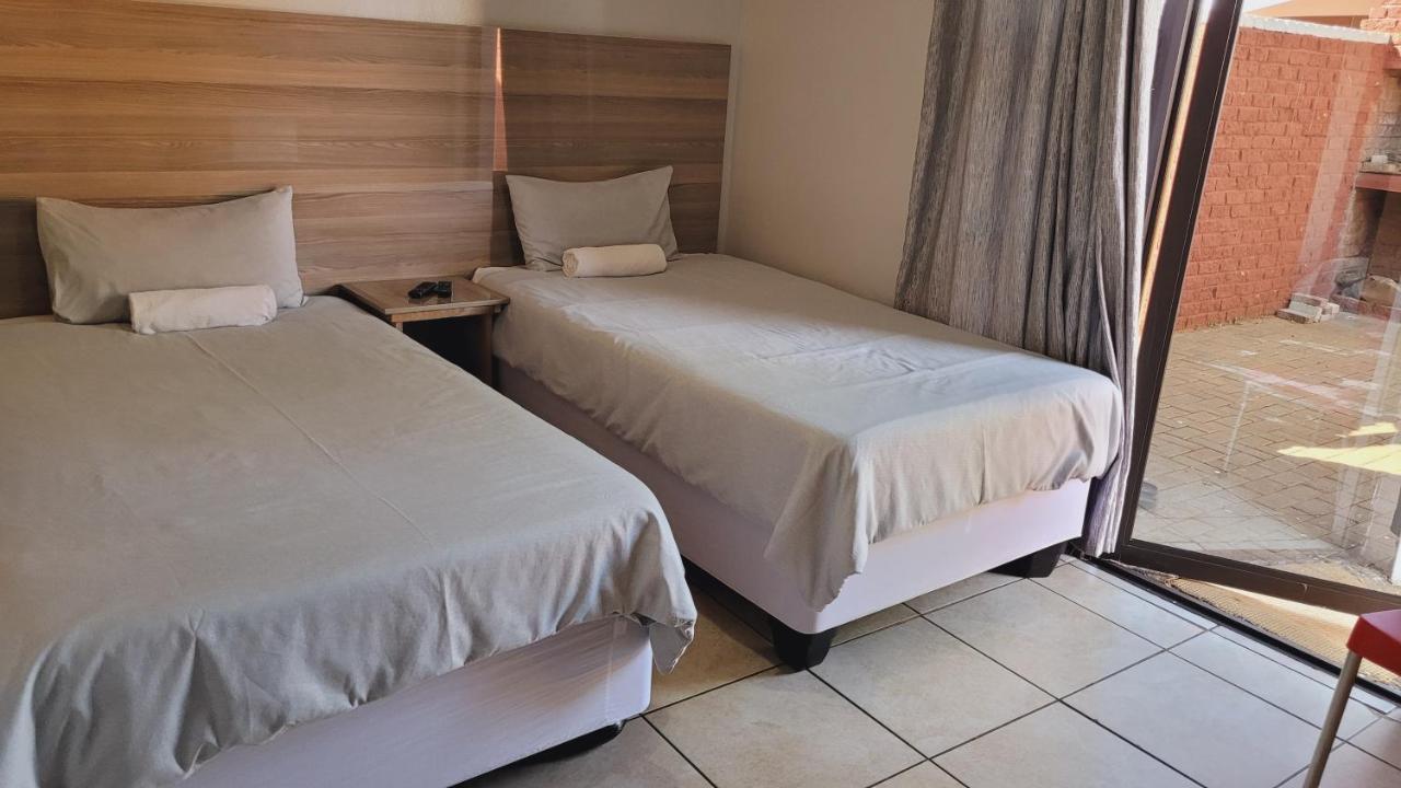 Pab-Love Guest House Kuruman Eksteriør bilde