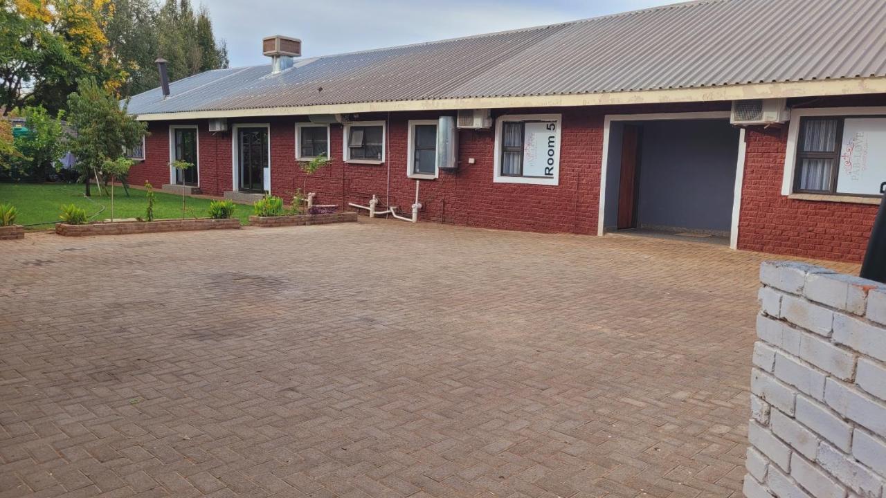 Pab-Love Guest House Kuruman Eksteriør bilde