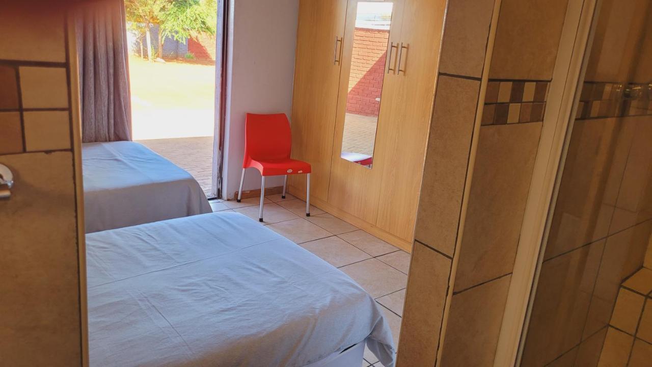 Pab-Love Guest House Kuruman Eksteriør bilde
