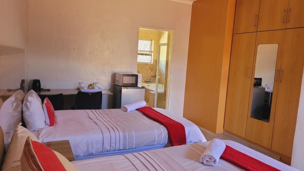 Pab-Love Guest House Kuruman Eksteriør bilde